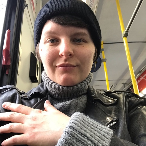 Meet your Posher, Nicole - Picture 5 of 5